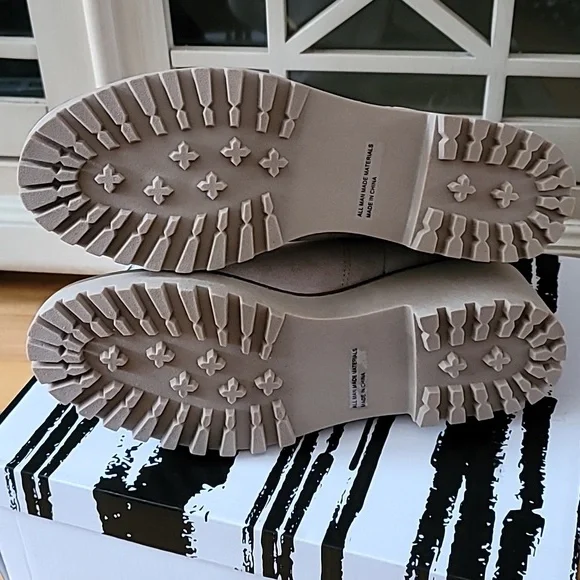 Dolce Vita Lug Sole Chelsea Boot, New In Box, Size 9.5 Color: Camel - Picture 11 of 15